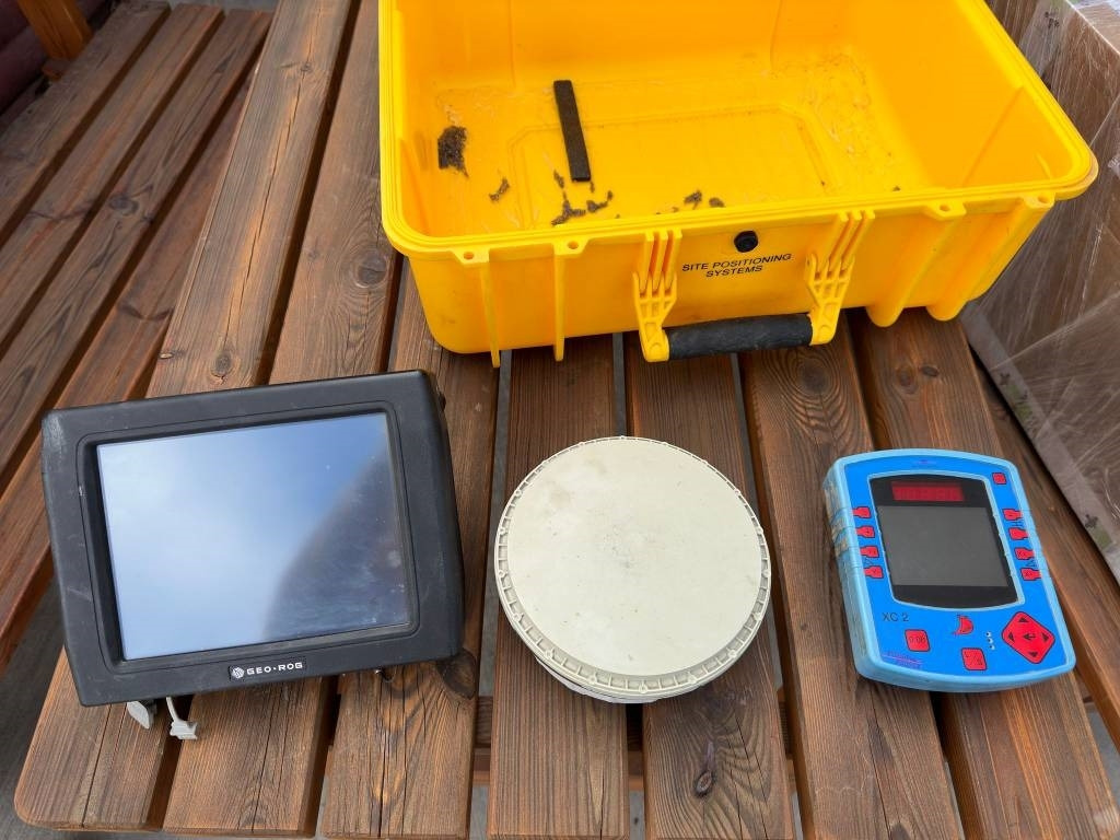 Leica Power Antenna Bluetooth + Power Supply BOX - Navigatiesysteem voor Bouwmachine: afbeelding 3 Leica Power Antenna Bluetooth + Power Supply BOX - Navigatiesysteem voor Bouwmachine: afbeelding 3