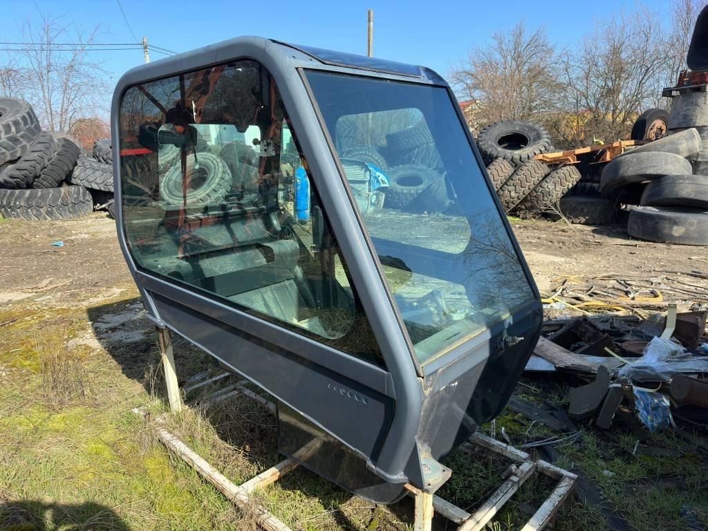 Manitou Telescopic Handler Cabin - Cabine voor Bouwmachine: afbeelding 1 Manitou Telescopic Handler Cabin - Cabine voor Bouwmachine: afbeelding 1