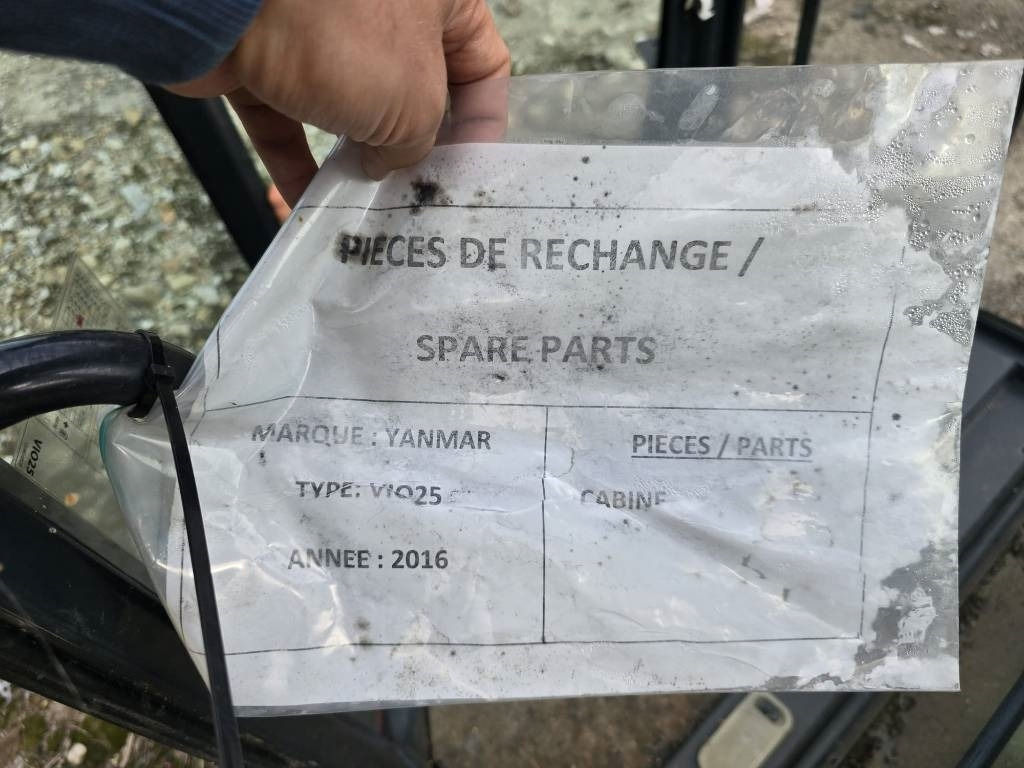 Yanmar Vio 25 Cabine - Cabine voor Bouwmachine: afbeelding 4 Yanmar Vio 25 Cabine - Cabine voor Bouwmachine: afbeelding 4