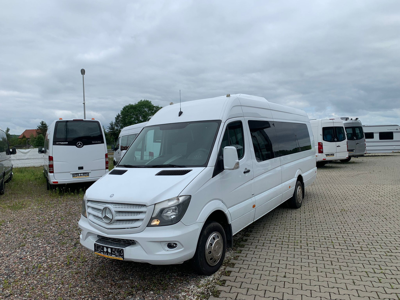 Mercedes Benz Sprinter 516 CDI - 24 Miejsca - Touringcar: afbeelding 1 Mercedes Benz Sprinter 516 CDI - 24 Miejsca - Touringcar: afbeelding 1