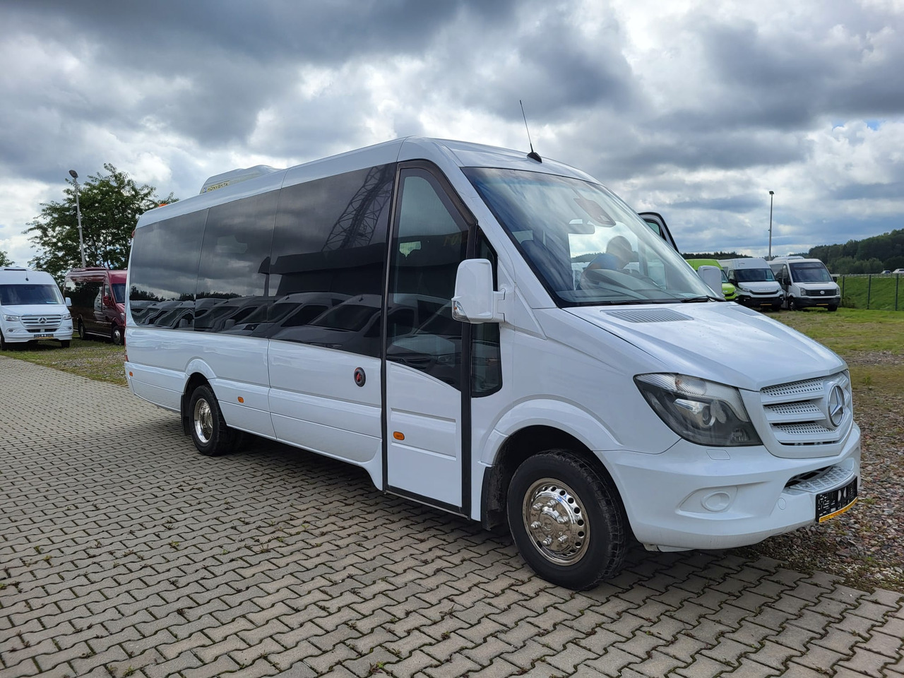 Mercedes-Benz Sprinter 519 CDI 24 seats - Touringcar: afbeelding 1 Mercedes-Benz Sprinter 519 CDI 24 seats - Touringcar: afbeelding 1