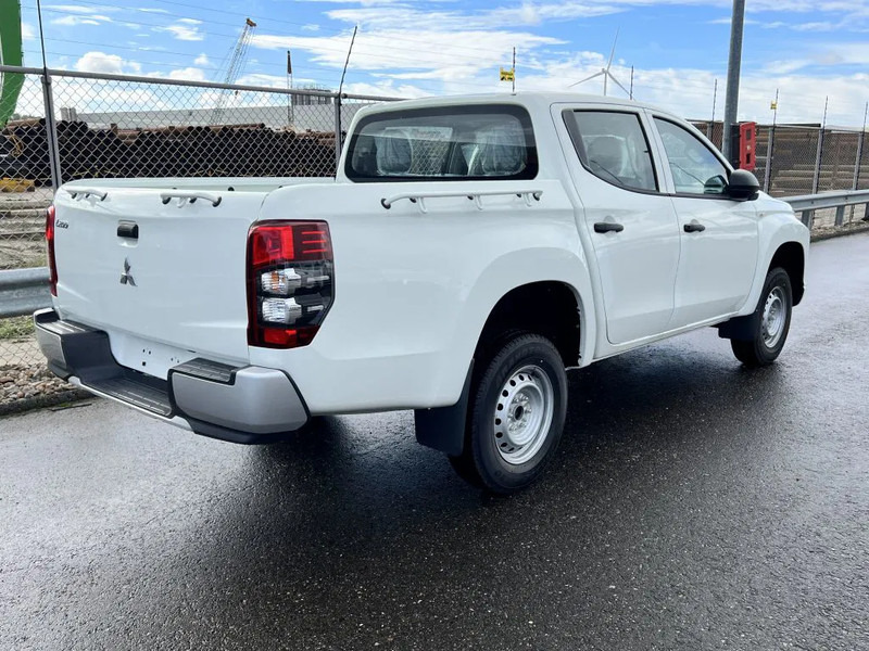 Mitsubishi L200 4x4 - 8 UNITS in WHITE 2.5 D GL Double Cab - EURO 2 - NEW!! Ready for work!!!** - Pick-up, Bestelwagen met dubbele cabine: afbeelding 5 Mitsubishi L200 4x4 - 8 UNITS in WHITE 2.5 D GL Double Cab - EURO 2 - NEW!! Ready for work!!!** - Pick-up, Bestelwagen met dubbele cabine: afbeelding 5