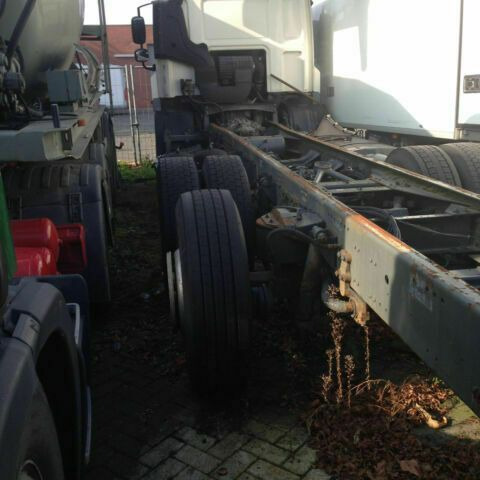 DAF CF 85-410 6X2 Blatt/Luft G.Haus Fahrgestell - Chassis vrachtwagen: afbeelding 2 DAF CF 85-410 6X2 Blatt/Luft G.Haus Fahrgestell - Chassis vrachtwagen: afbeelding 2