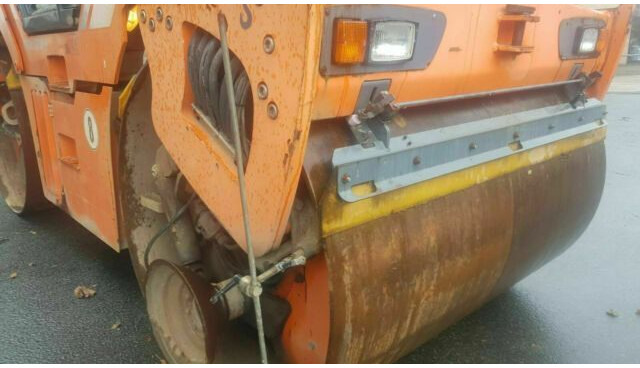 Hamm DV90 VO mit Streuer Klima Deutsche Maschine - Wals: afbeelding 4 Hamm DV90 VO mit Streuer Klima Deutsche Maschine - Wals: afbeelding 4