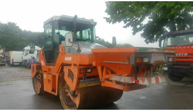 Hamm DV90 VO mit Streuer Klima Deutsche Maschine - Wals: afbeelding 2 Hamm DV90 VO mit Streuer Klima Deutsche Maschine - Wals: afbeelding 2