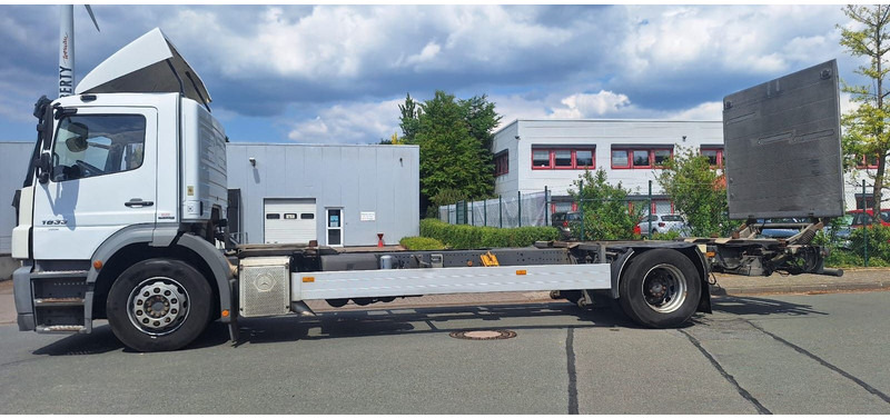 Mercedes-Benz 1833 2 Achser für BDF mit LBW - Chassis vrachtwagen: afbeelding 4 Mercedes-Benz 1833 2 Achser für BDF mit LBW - Chassis vrachtwagen: afbeelding 4
