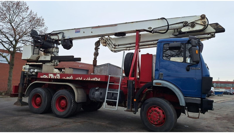 Mercedes-Benz 2629 AK Motorwagen mit Kran Dachdeckerkran6x6 - Kraanwagen: afbeelding 1 Mercedes-Benz 2629 AK Motorwagen mit Kran Dachdeckerkran6x6 - Kraanwagen: afbeelding 1