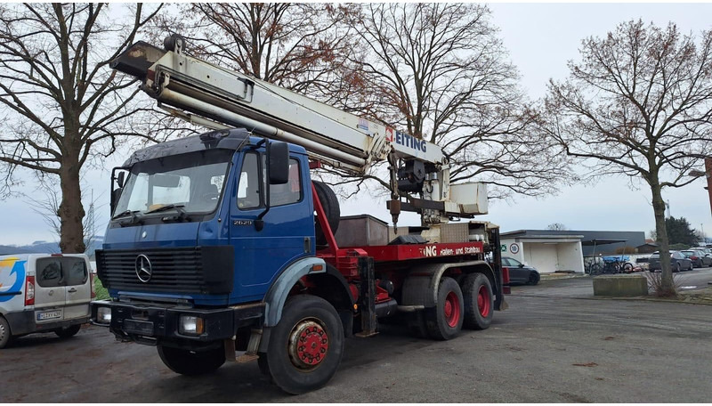Mercedes-Benz 2629 AK Motorwagen mit Kran Dachdeckerkran6x6 - Vrachtwagen met open laadbak, Kraanwagen: afbeelding 2 Mercedes-Benz 2629 AK Motorwagen mit Kran Dachdeckerkran6x6 - Vrachtwagen met open laadbak, Kraanwagen: afbeelding 2