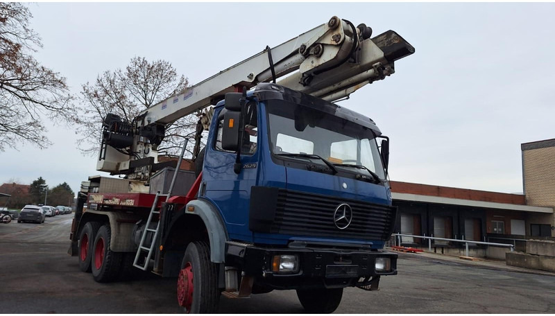 Mercedes-Benz 2629 AK Motorwagen mit Kran Dachdeckerkran6x6 - Kraanwagen: afbeelding 3 Mercedes-Benz 2629 AK Motorwagen mit Kran Dachdeckerkran6x6 - Kraanwagen: afbeelding 3