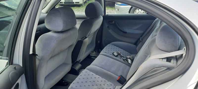 SEAT Toledo Signo 1,8 20V Autom - Sedan: afbeelding 5 SEAT Toledo Signo 1,8 20V Autom - Sedan: afbeelding 5