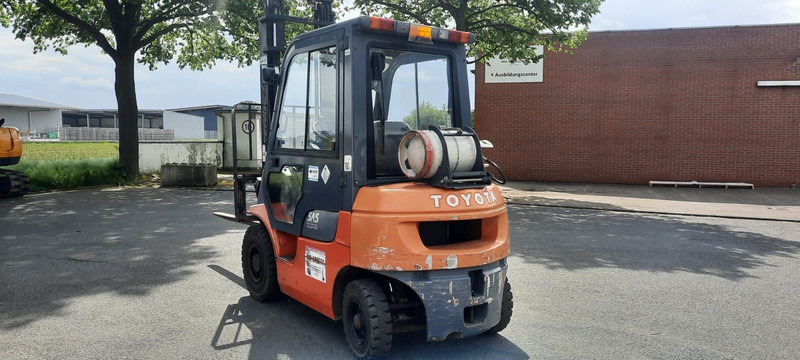 Toyota 42-7FGF20 - LPG heftruck: afbeelding 2 Toyota 42-7FGF20 - LPG heftruck: afbeelding 2