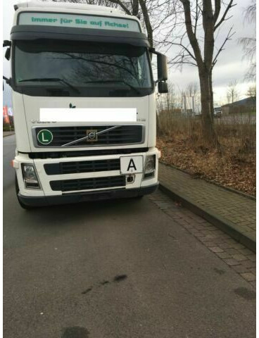 Volvo FH12-420 G.Haus 2xBett Klima Schaltgetriebe Reta - Haakarmsysteem vrachtwagen: afbeelding 3 Volvo FH12-420 G.Haus 2xBett Klima Schaltgetriebe Reta - Haakarmsysteem vrachtwagen: afbeelding 3