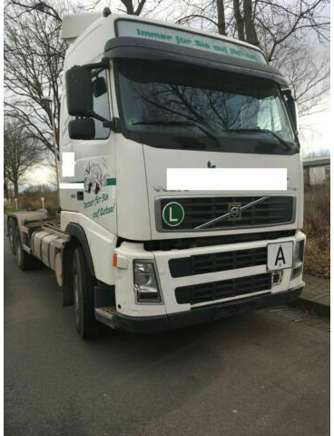 Volvo FH12-420 G.Haus 2xBett Klima Schaltgetriebe Reta - Haakarmsysteem vrachtwagen: afbeelding 2 Volvo FH12-420 G.Haus 2xBett Klima Schaltgetriebe Reta - Haakarmsysteem vrachtwagen: afbeelding 2