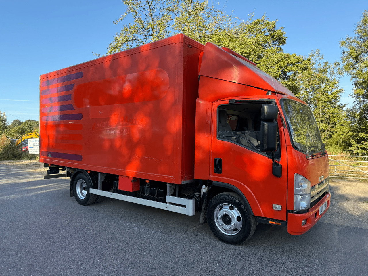 2014 Izuzu Refrigerated Truck - Koelwagen vrachtwagen: afbeelding 5 2014 Izuzu Refrigerated Truck - Koelwagen vrachtwagen: afbeelding 5