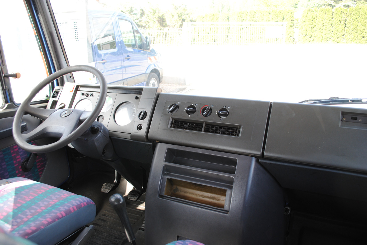 Mercedes-Benz 711D Doka Dubel Kabina Pritsche Doppelkabine - Vrachtwagen met open laadbak: afbeelding 5 Mercedes-Benz 711D Doka Dubel Kabina Pritsche Doppelkabine - Vrachtwagen met open laadbak: afbeelding 5