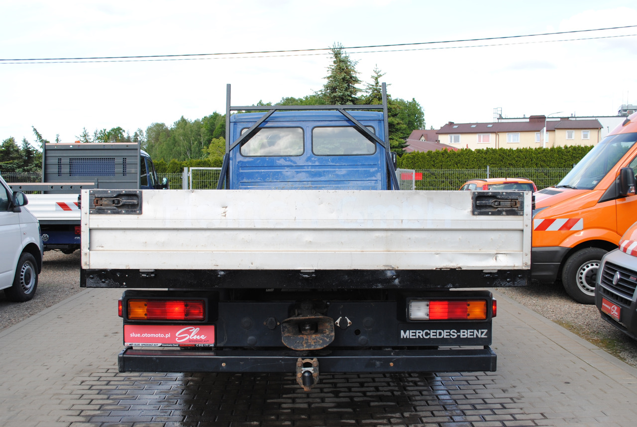 Mercedes-Benz 711D Doka Dubel Kabina Pritsche Doppelkabine - Vrachtwagen met open laadbak: afbeelding 3 Mercedes-Benz 711D Doka Dubel Kabina Pritsche Doppelkabine - Vrachtwagen met open laadbak: afbeelding 3