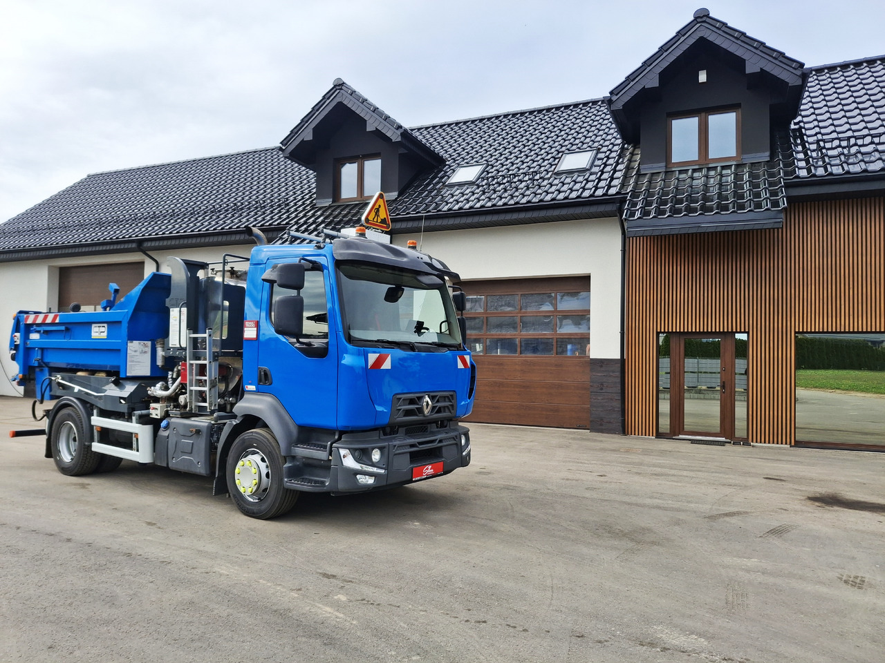 Renault D16 - Bitumen sprayer: afbeelding 1 Renault D16 - Bitumen sprayer: afbeelding 1