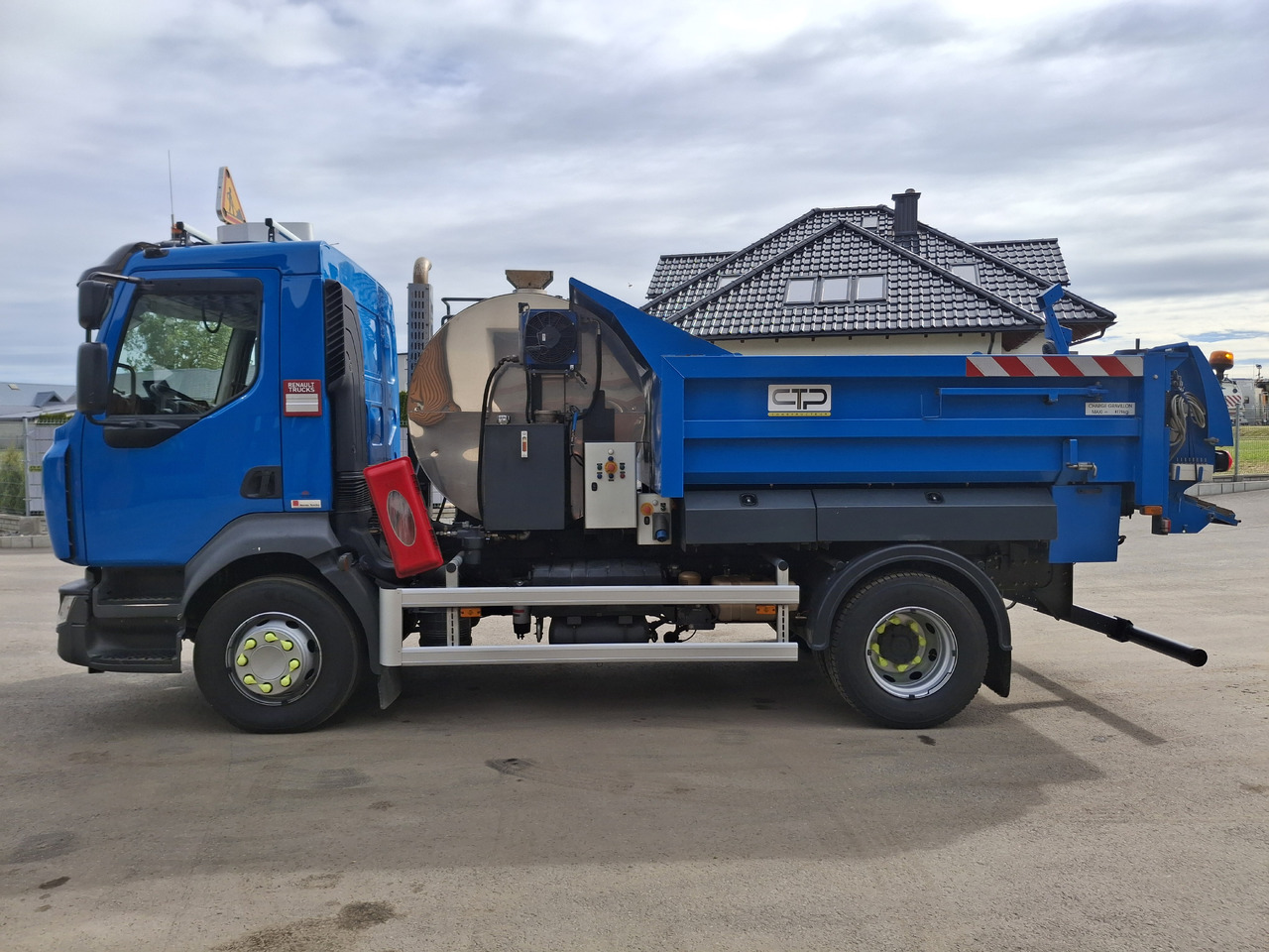 Renault D16 - Bitumen sprayer: afbeelding 5 Renault D16 - Bitumen sprayer: afbeelding 5