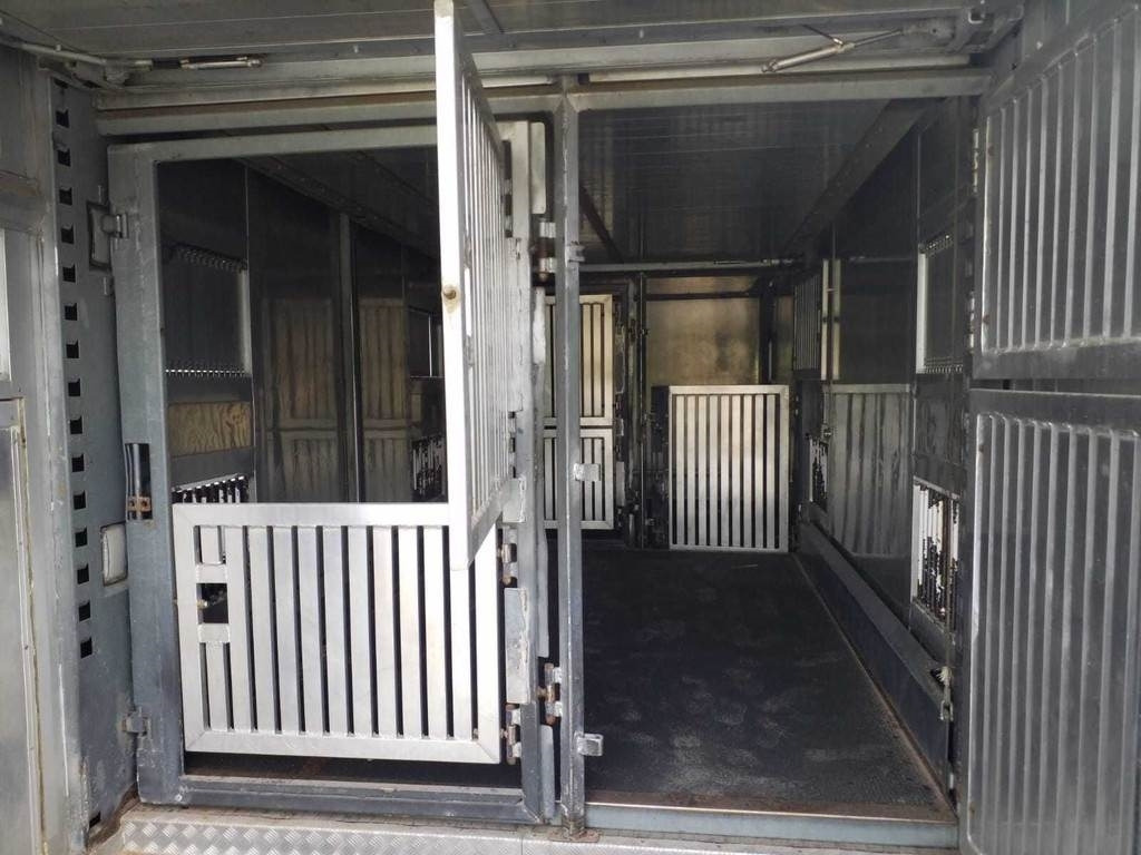 Veewagen vrachtwagen MAN TGX 35.540 8X4 TRIDEM ANIMAL: afbeelding 7
