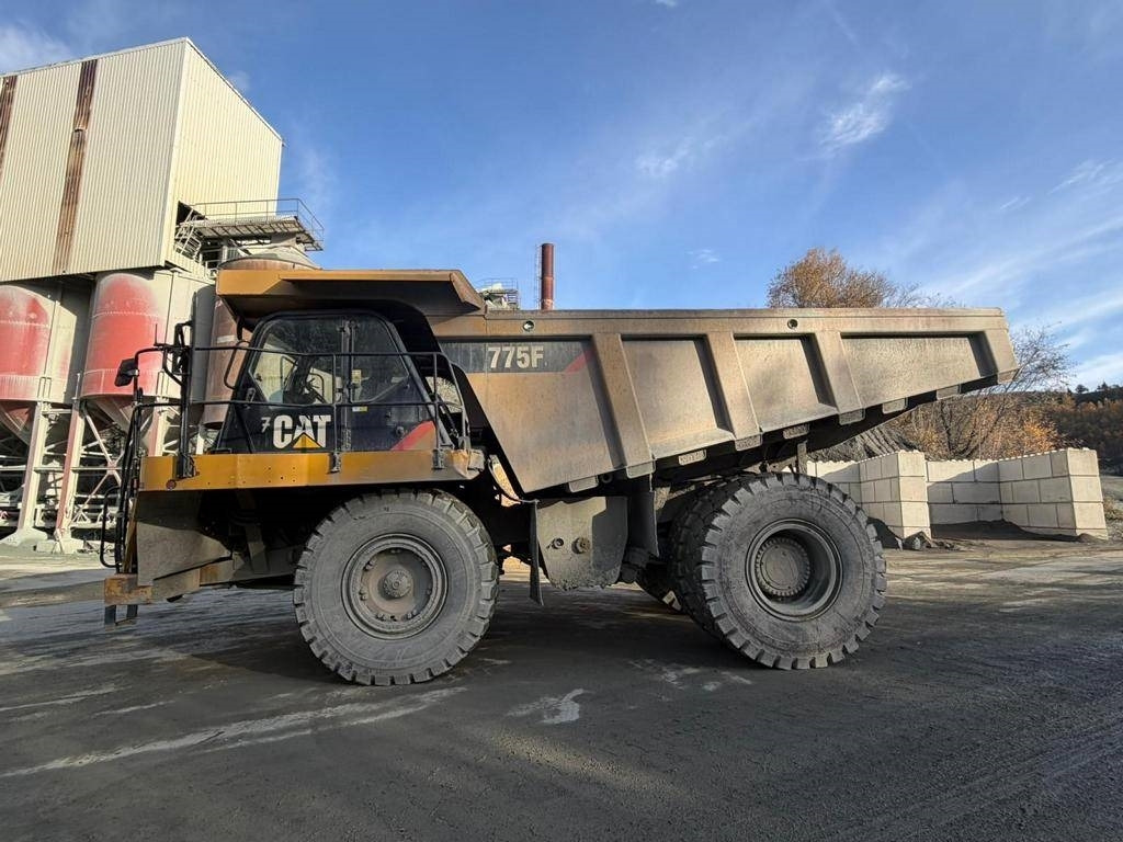 CAT 775 F - Zelfrijdende kiepwagen: afbeelding 2 CAT 775 F - Zelfrijdende kiepwagen: afbeelding 2