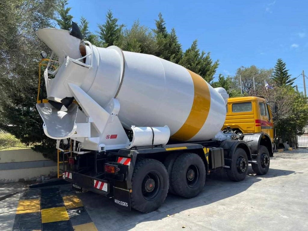 Mercedes-Benz 3229 V8 8X4 - Betonmixer: afbeelding 2 Mercedes-Benz 3229 V8 8X4 - Betonmixer: afbeelding 2