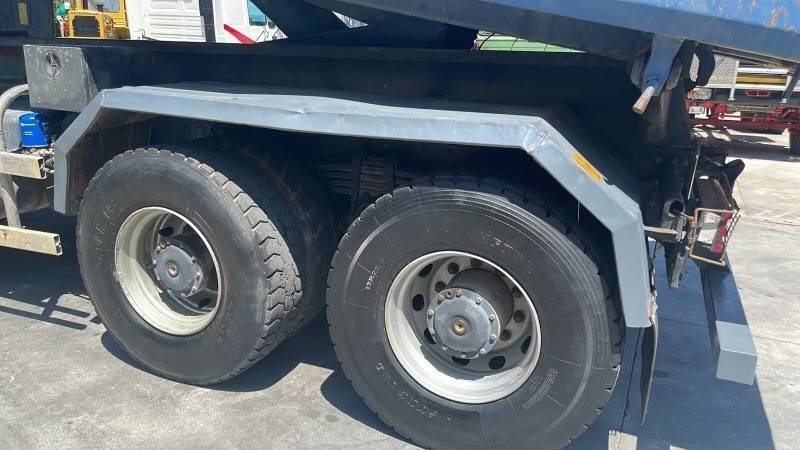 Mercedes-Benz 4148K 8X4 - Kipper vrachtwagen: afbeelding 5 Mercedes-Benz 4148K 8X4 - Kipper vrachtwagen: afbeelding 5