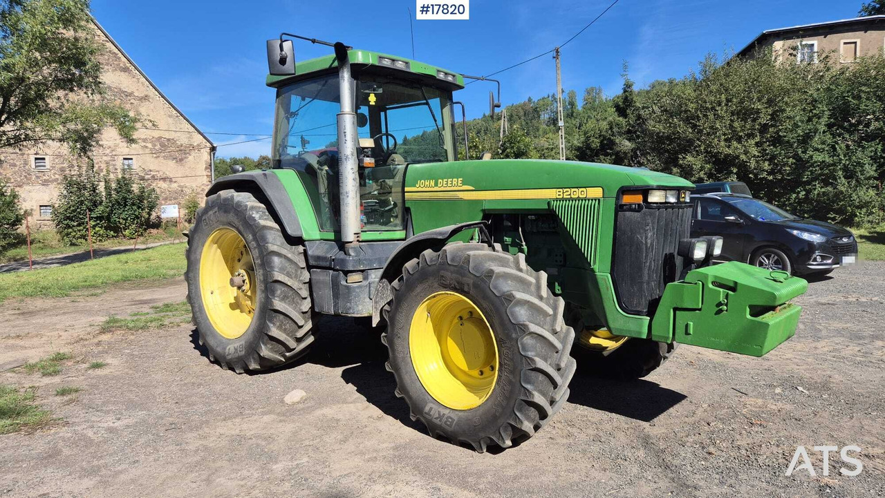Agricultural tractor JOHN DEERE 8200 (1999) - Tractor: afbeelding 3 Agricultural tractor JOHN DEERE 8200 (1999) - Tractor: afbeelding 3