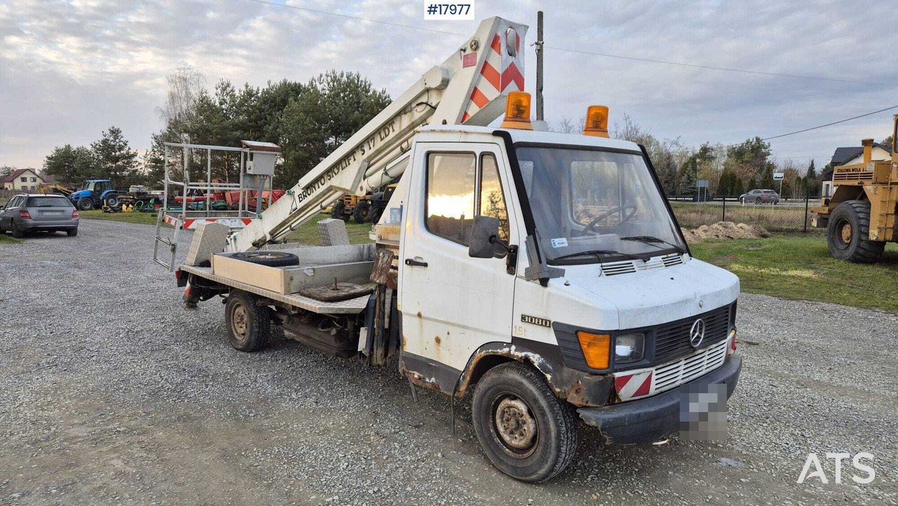 BRONTO SKYLIFT basket lift on Mercedes-Benz 308D chassis (1992) - Vrachtwagen hoogwerker: afbeelding 3 BRONTO SKYLIFT basket lift on Mercedes-Benz 308D chassis (1992) - Vrachtwagen hoogwerker: afbeelding 3