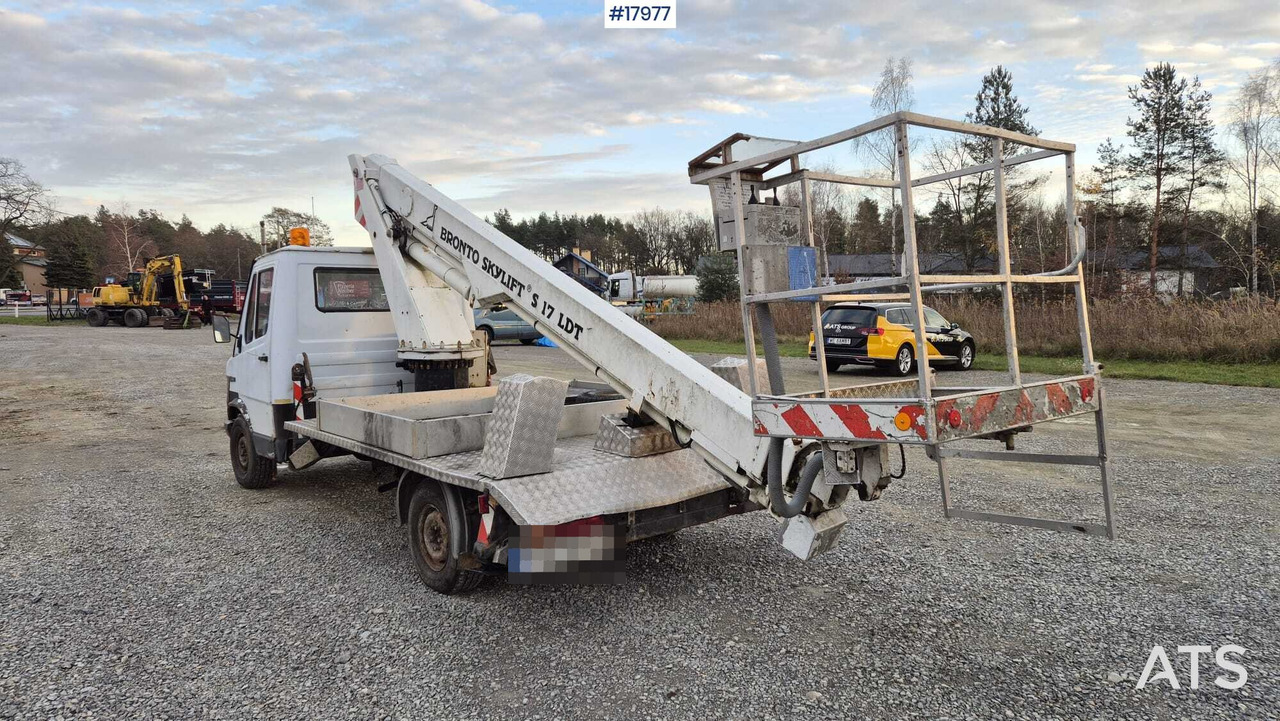 BRONTO SKYLIFT basket lift on Mercedes-Benz 308D chassis (1992) - Vrachtwagen hoogwerker: afbeelding 5 BRONTO SKYLIFT basket lift on Mercedes-Benz 308D chassis (1992) - Vrachtwagen hoogwerker: afbeelding 5