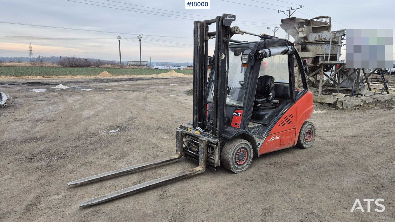 LINDE H25T forklift (2009) - Diesel heftruck: afbeelding 1 LINDE H25T forklift (2009) - Diesel heftruck: afbeelding 1
