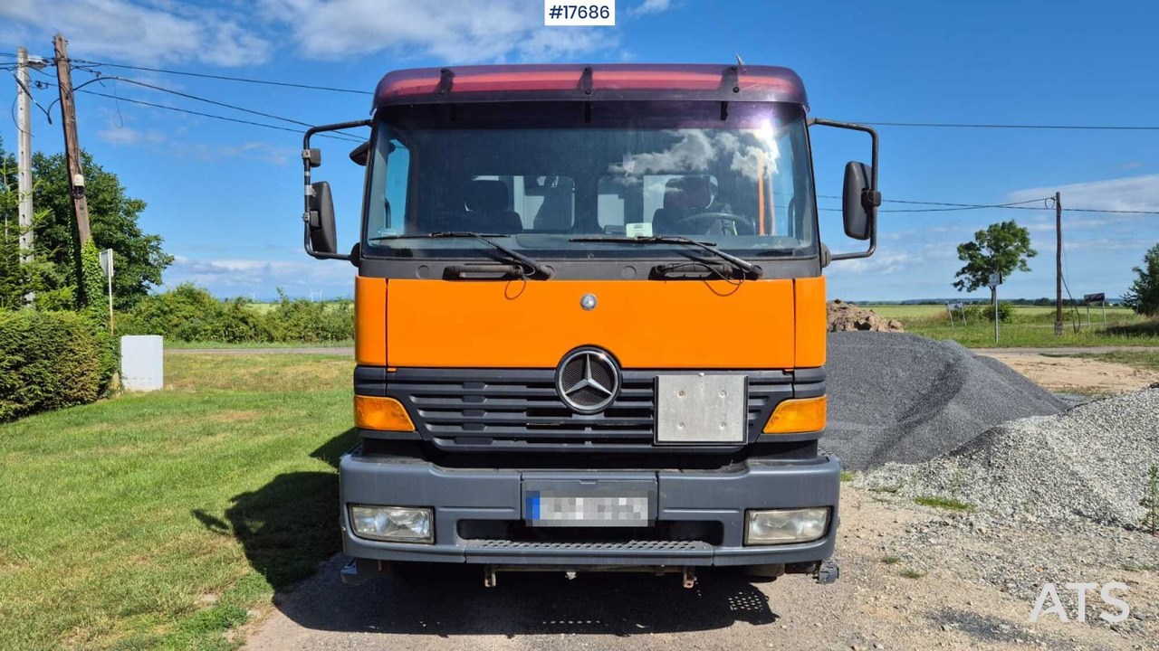 Mercedes-Benz 1828 hooklift (1999) two containers - Haakarmsysteem vrachtwagen: afbeelding 2 Mercedes-Benz 1828 hooklift (1999) two containers - Haakarmsysteem vrachtwagen: afbeelding 2