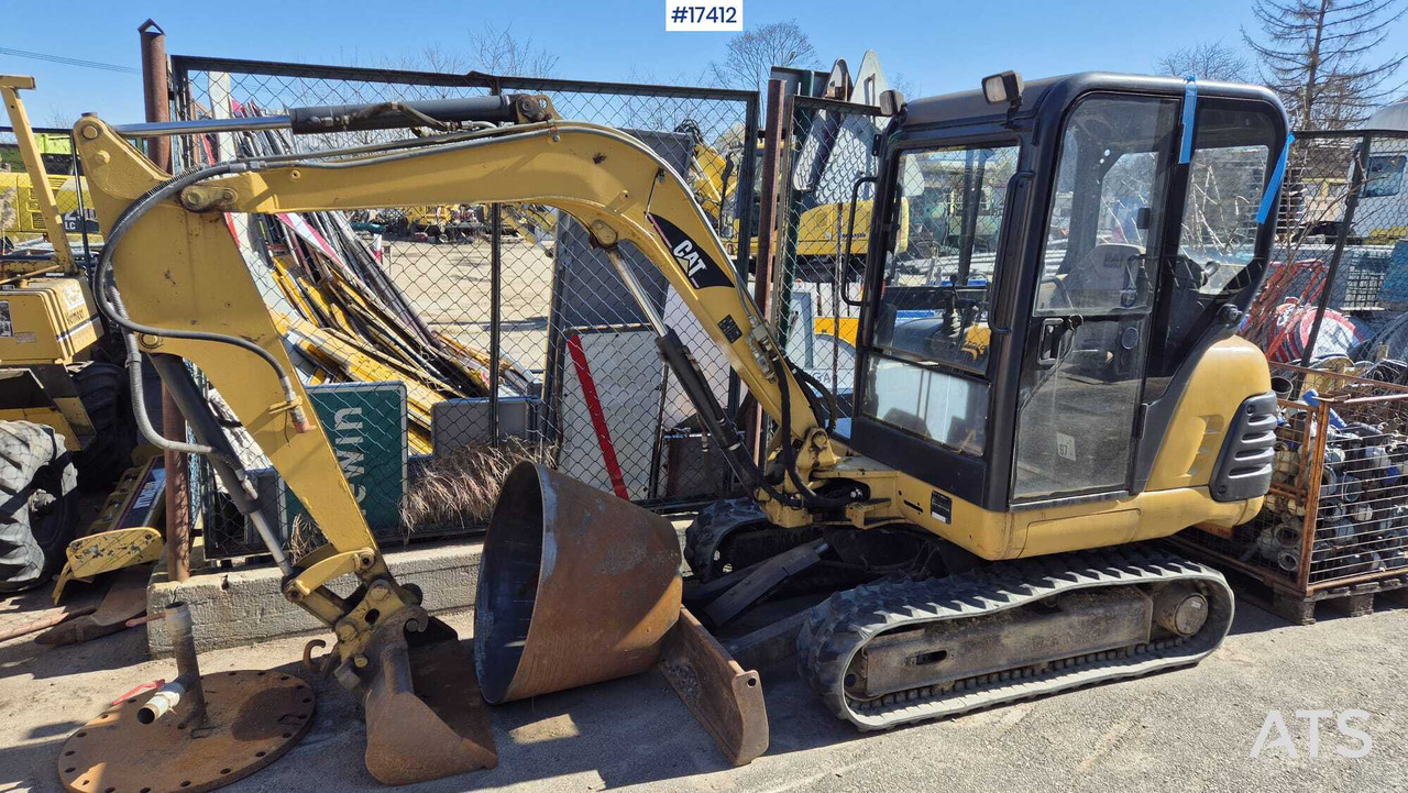 Mini excavator CATERPILLAR 302.5 (2004) two buckets, quick couplers. - Minigraafmachine: afbeelding 1 Mini excavator CATERPILLAR 302.5 (2004) two buckets, quick couplers. - Minigraafmachine: afbeelding 1