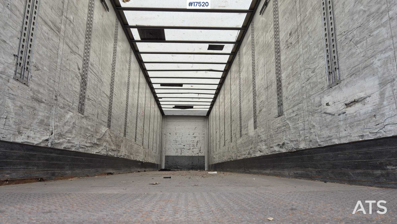 Semi-trailer truck, isothermal SCHMITZ CARGOBULL AG / SKO 24 (2008) - Schuifzeiloplegger: afbeelding 4 Semi-trailer truck, isothermal SCHMITZ CARGOBULL AG / SKO 24 (2008) - Schuifzeiloplegger: afbeelding 4