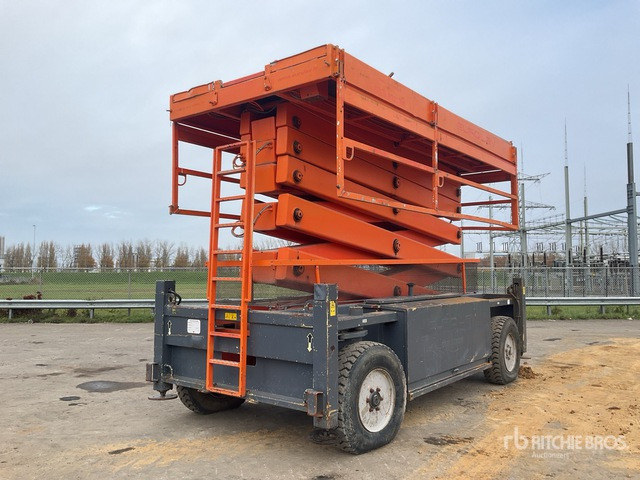2007 JLG 245-25 4x4 Diesel Scissor Lift - Schaarlift: afbeelding 2 2007 JLG 245-25 4x4 Diesel Scissor Lift - Schaarlift: afbeelding 2