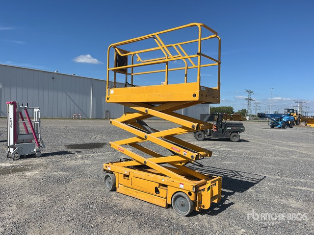 2014 Haulotte Compact 8 Electric Scissor Lift - Schaarlift: afbeelding 3 2014 Haulotte Compact 8 Electric Scissor Lift - Schaarlift: afbeelding 3