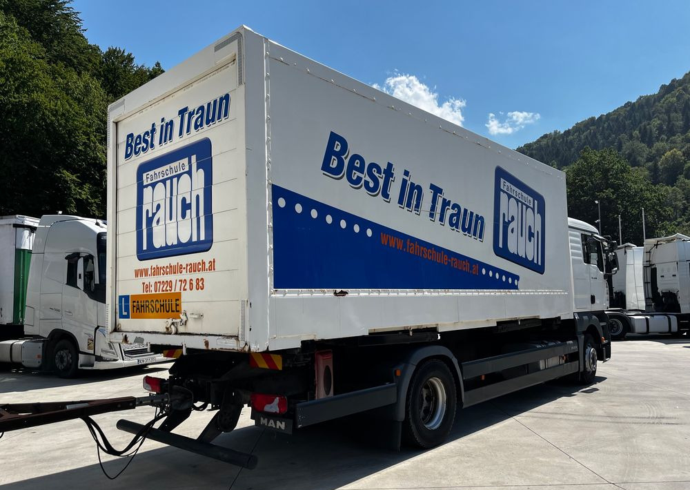 MAN TGA 18.350 6x2 D20 // BDF // Niski Przebieg // + Przyczepa Schmitz BDF // - Chassis vrachtwagen: afbeelding 5 MAN TGA 18.350 6x2 D20 // BDF // Niski Przebieg // + Przyczepa Schmitz BDF // - Chassis vrachtwagen: afbeelding 5