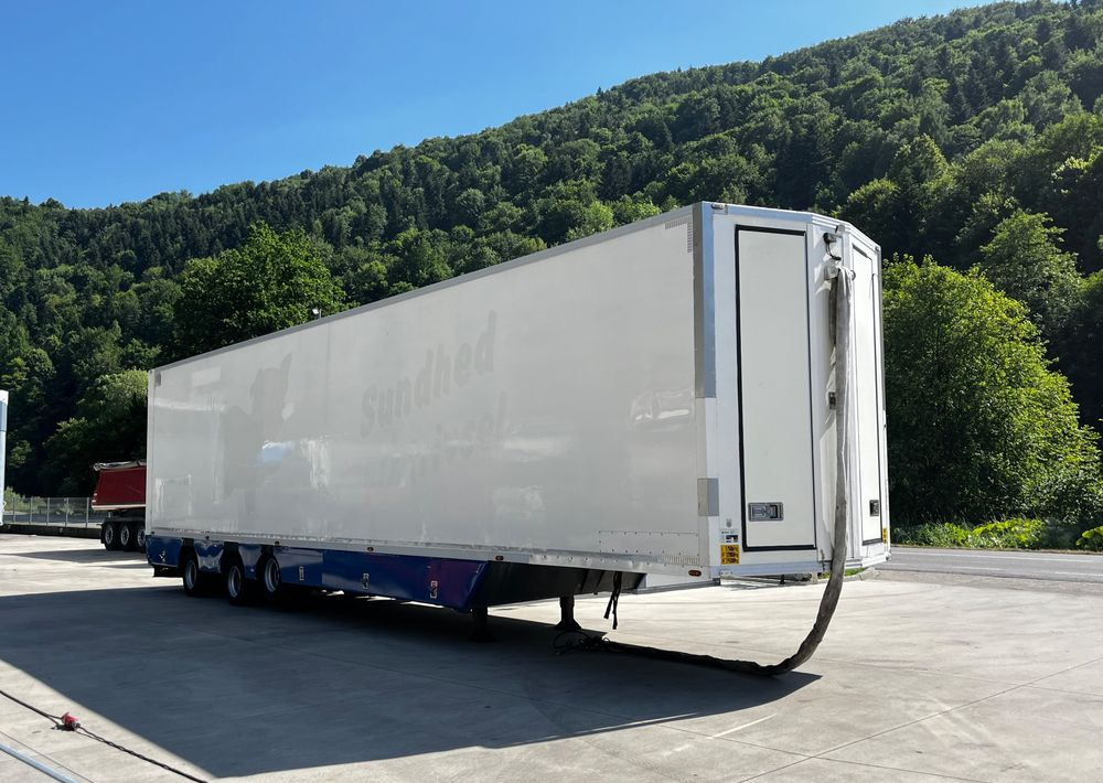 Pezzaioli HMK Industri // Do przewozu zwierząt // 2004 Rok // 3 Pokłady // Waga // Osi skrętne // Oznonacja // - Veewagen oplegger: afbeelding 4 Pezzaioli HMK Industri // Do przewozu zwierząt // 2004 Rok // 3 Pokłady // Waga // Osi skrętne // Oznonacja // - Veewagen oplegger: afbeelding 4