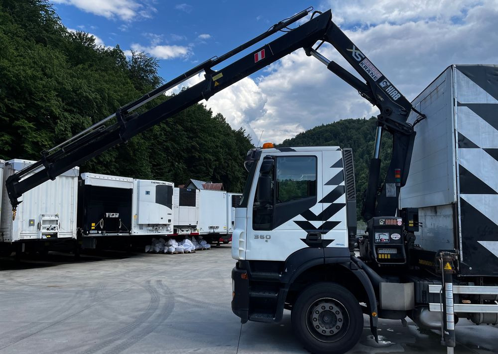 Iveco Stralis 360 // HIAB 144 E4 HIDUO + Radio // Zabudowa 6m // Oś podnoszona - Trekker: afbeelding 5 Iveco Stralis 360 // HIAB 144 E4 HIDUO + Radio // Zabudowa 6m // Oś podnoszona - Trekker: afbeelding 5