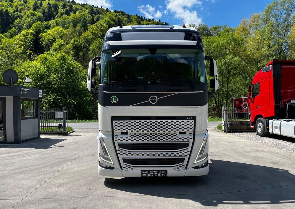 Volvo FH500 // New Face // Low Deck // Full Led // ACC // Globe XL // ParkClima // Zamiana za starszy - Trekker: afbeelding 3 Volvo FH500 // New Face // Low Deck // Full Led // ACC // Globe XL // ParkClima // Zamiana za starszy - Trekker: afbeelding 3