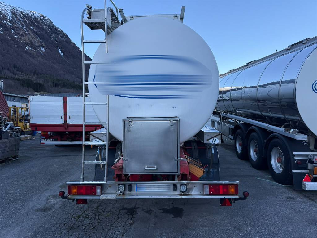 Annet Schrader tank trailer 32 m2 - Tankoplegger: afbeelding 3 Annet Schrader tank trailer 32 m2 - Tankoplegger: afbeelding 3