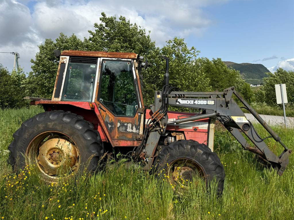 Massey Ferguson 675 - Tractor: afbeelding 3 Massey Ferguson 675 - Tractor: afbeelding 3