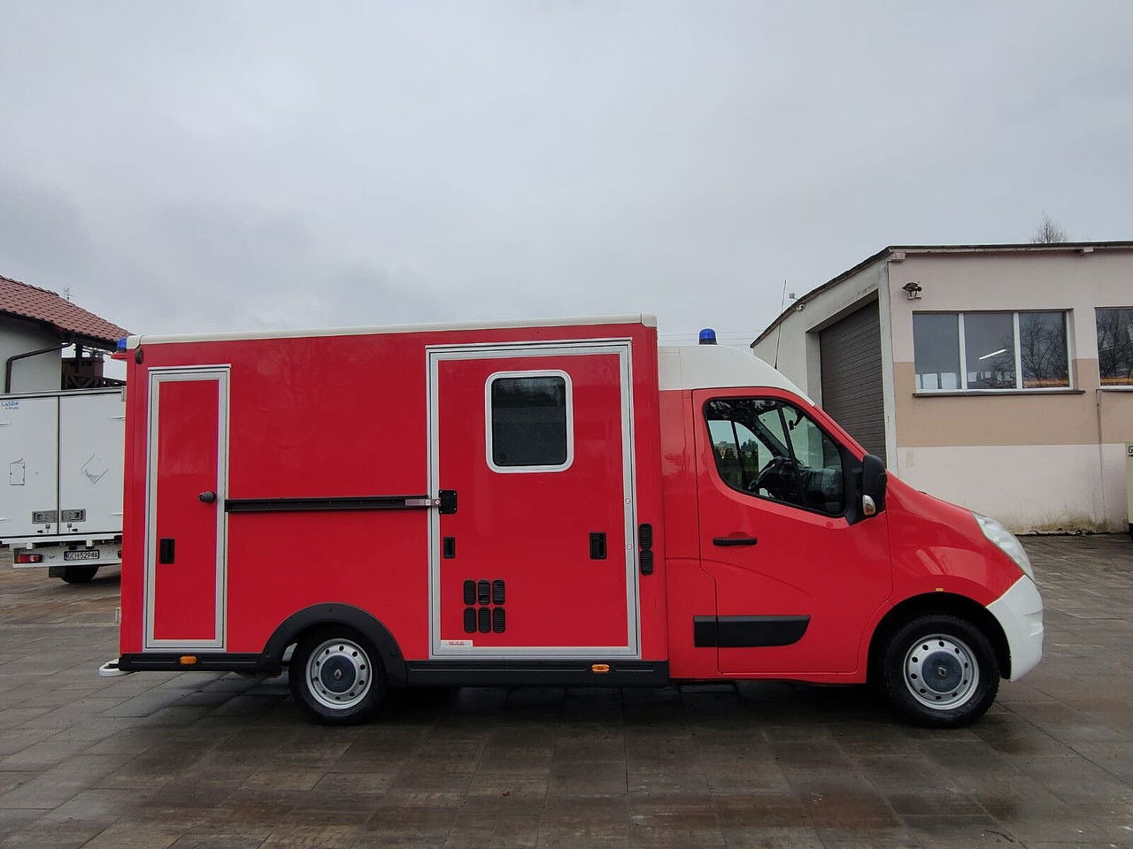 Renault Master Karetka Ambulans pogotowie kontenerowe Kamper - Ambulance: afbeelding 4 Renault Master Karetka Ambulans pogotowie kontenerowe Kamper - Ambulance: afbeelding 4