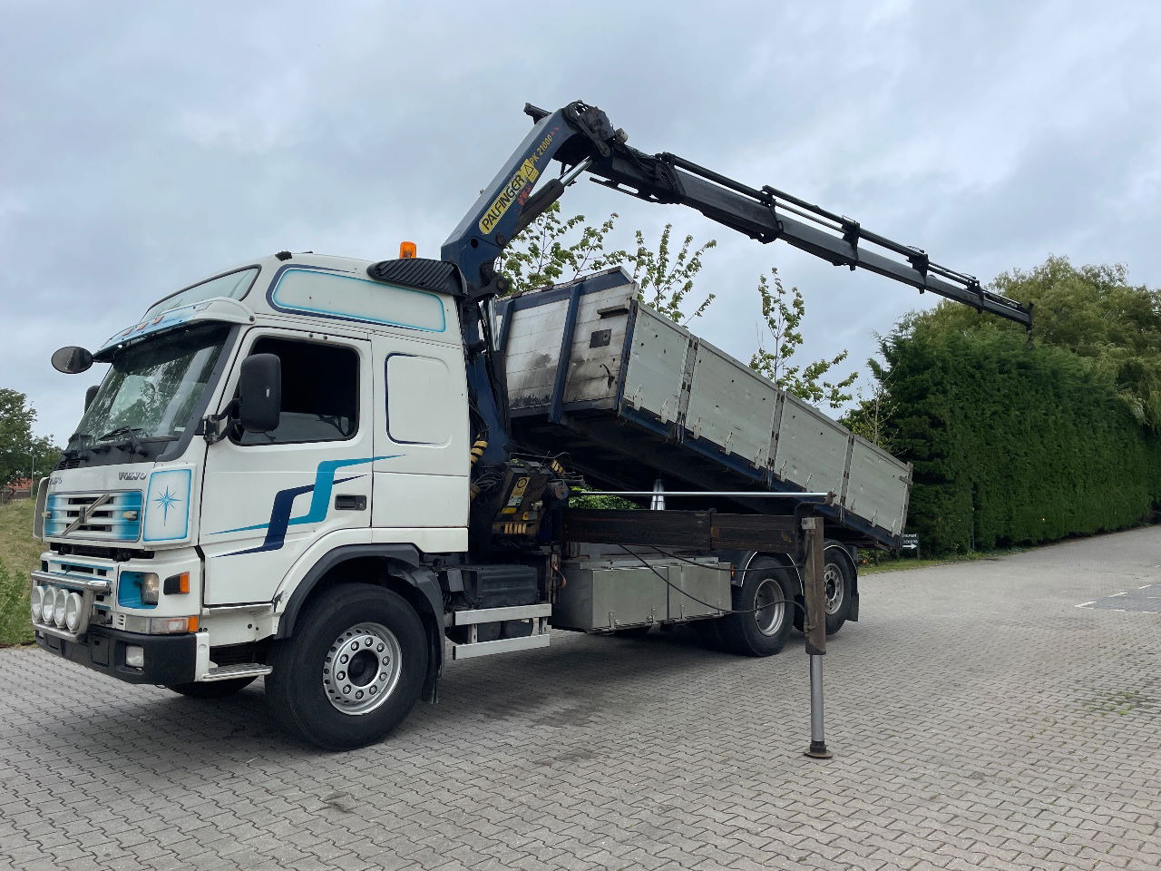 Volvo FM 7 310hp with Palfinger PK21000 with remote and tipper - Kipper vrachtwagen, Kraanwagen: afbeelding 1 Volvo FM 7 310hp with Palfinger PK21000 with remote and tipper - Kipper vrachtwagen, Kraanwagen: afbeelding 1
