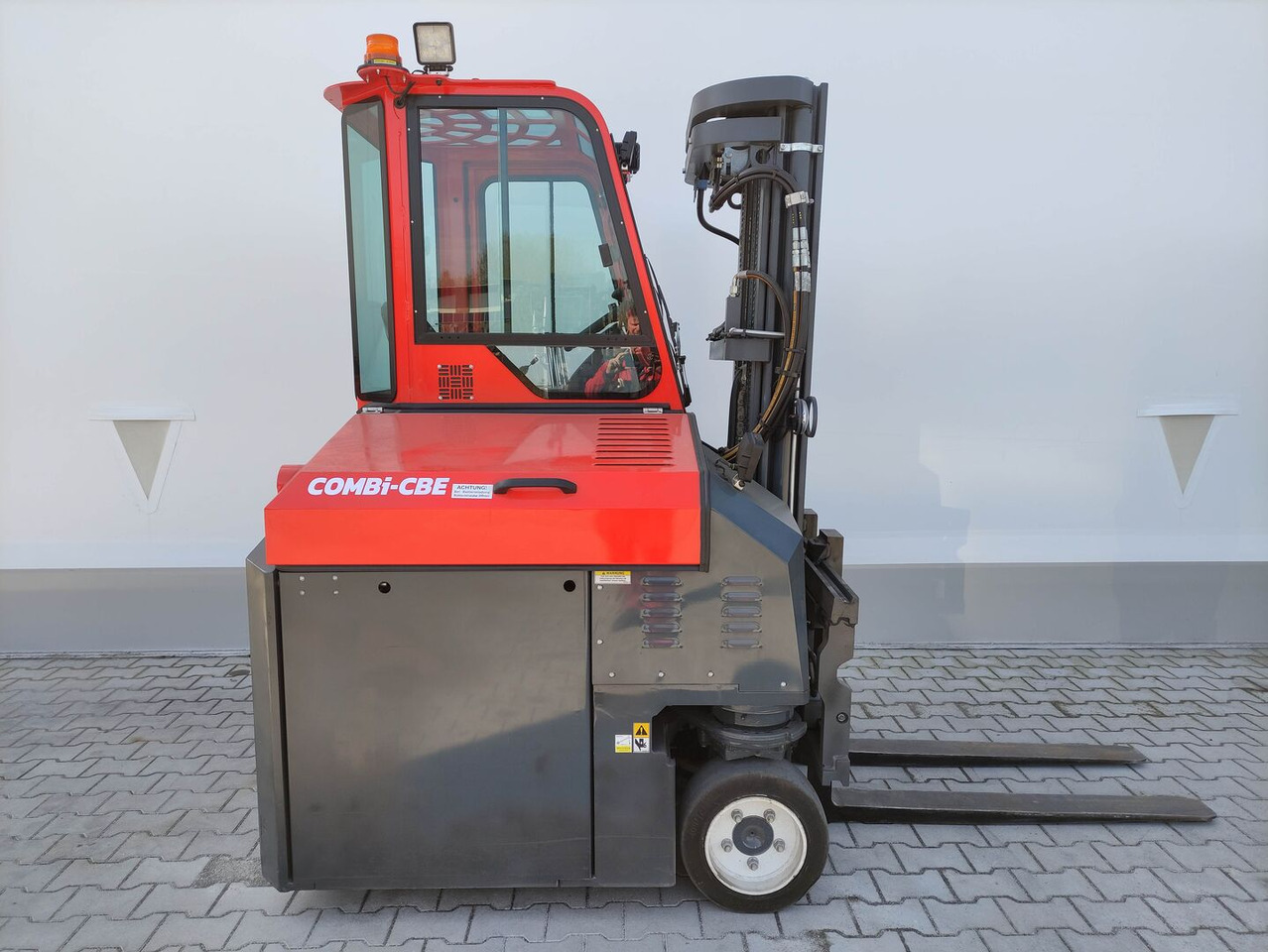 Combilift CBE3000 - Elektrische heftruck: afbeelding 2 Combilift CBE3000 - Elektrische heftruck: afbeelding 2