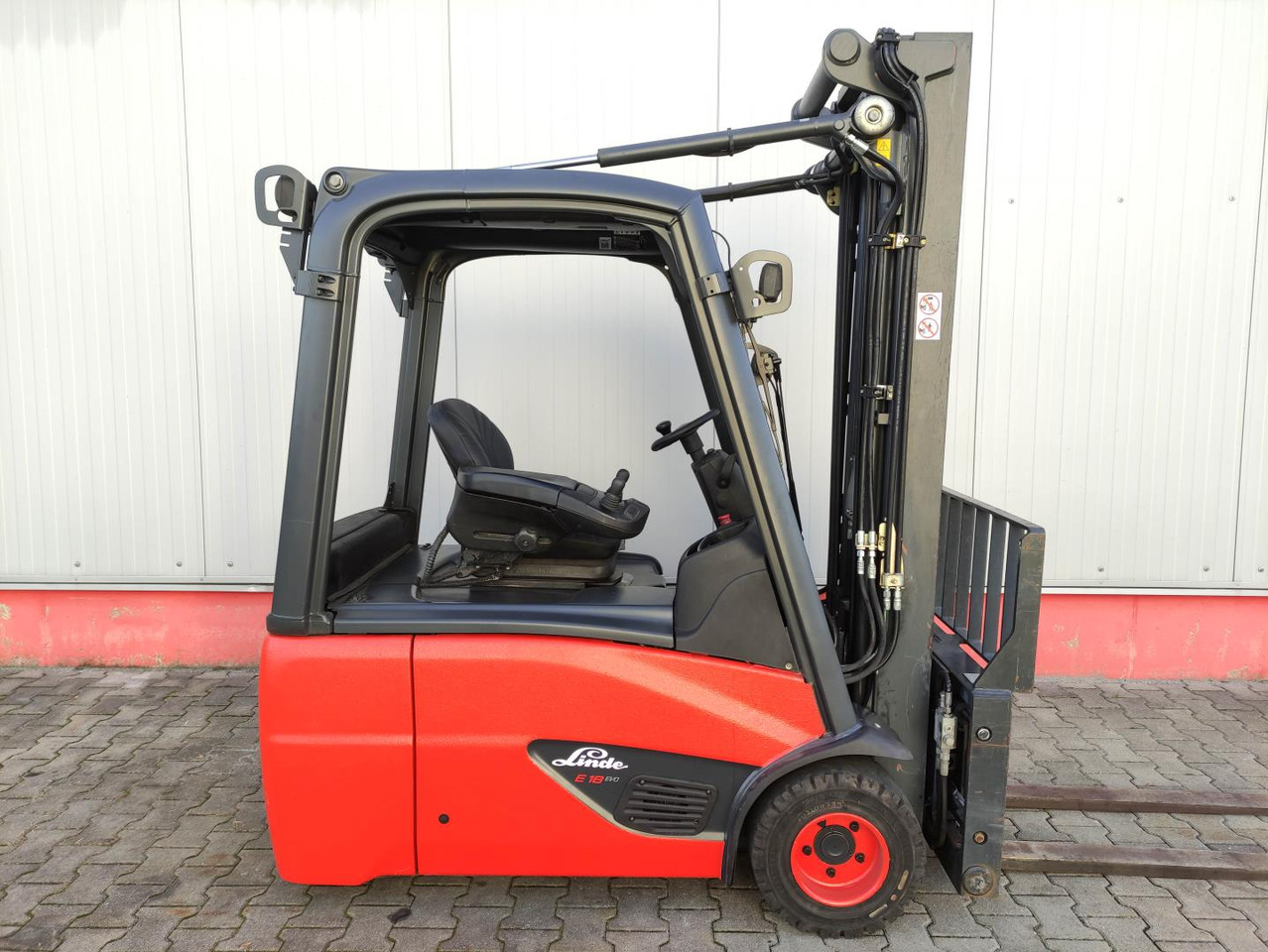 Linde E18-02-386 (LACK NEU) - Elektrische heftruck: afbeelding 2 Linde E18-02-386 (LACK NEU) - Elektrische heftruck: afbeelding 2