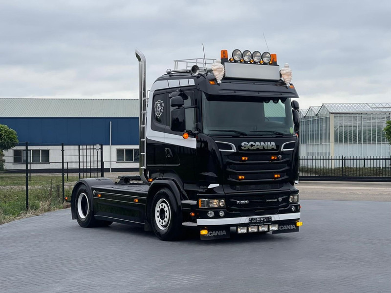 Scania R520 SHOW TRUCK, RETARDER, LEATHER SEATS, MANUEL! - Trekker: afbeelding 1 Scania R520 SHOW TRUCK, RETARDER, LEATHER SEATS, MANUEL! - Trekker: afbeelding 1
