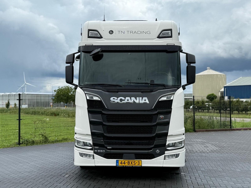 Scania R520A6X2/4NB SMART TACHO 2, 6X2/4, LEATHER, RETARDER, 2X TANK, TOP. - Trekker: afbeelding 4 Scania R520A6X2/4NB SMART TACHO 2, 6X2/4, LEATHER, RETARDER, 2X TANK, TOP. - Trekker: afbeelding 4