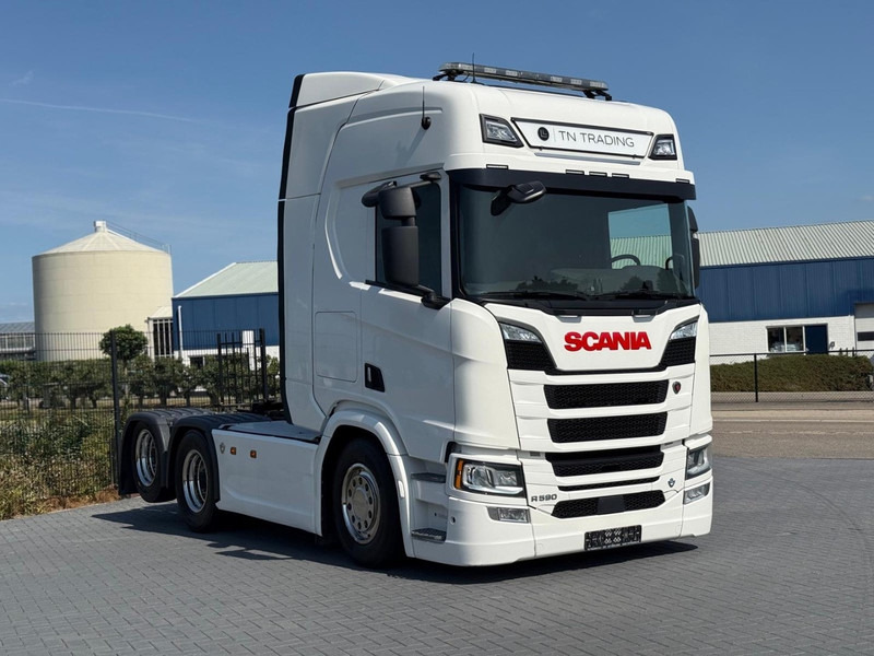 Scania R590 VOLLUCHT, LEER, HYDRAULIEK, NL KENTEKEN, APK, TACHO 2. - Trekker: afbeelding 1 Scania R590 VOLLUCHT, LEER, HYDRAULIEK, NL KENTEKEN, APK, TACHO 2. - Trekker: afbeelding 1