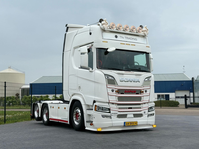 Scania R650 V8 FULL AIR, SHOW TRUCK, SPECIAL INTERIOR, SMART TACHO 2. - Trekker: afbeelding 1 Scania R650 V8 FULL AIR, SHOW TRUCK, SPECIAL INTERIOR, SMART TACHO 2. - Trekker: afbeelding 1