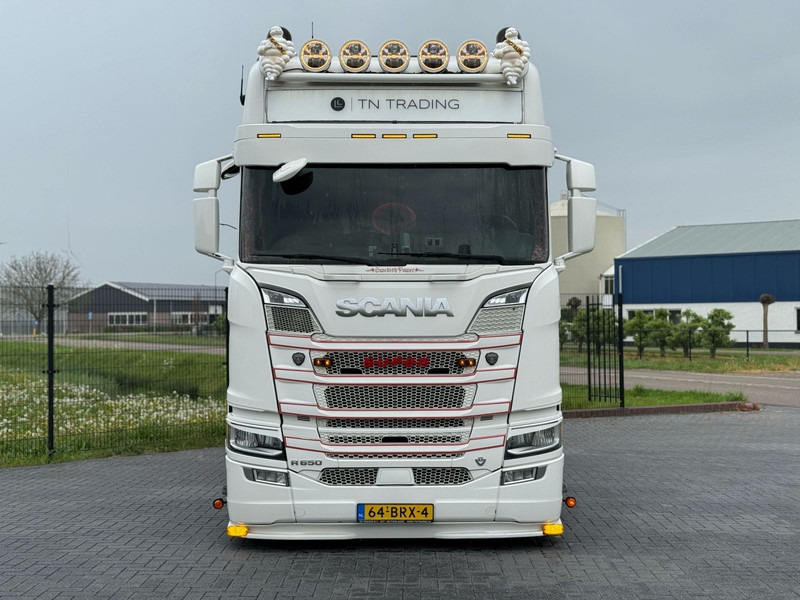 Scania R650 V8 FULL AIR, SHOW TRUCK, SPECIAL INTERIOR, SMART TACHO 2. - Trekker: afbeelding 3 Scania R650 V8 FULL AIR, SHOW TRUCK, SPECIAL INTERIOR, SMART TACHO 2. - Trekker: afbeelding 3